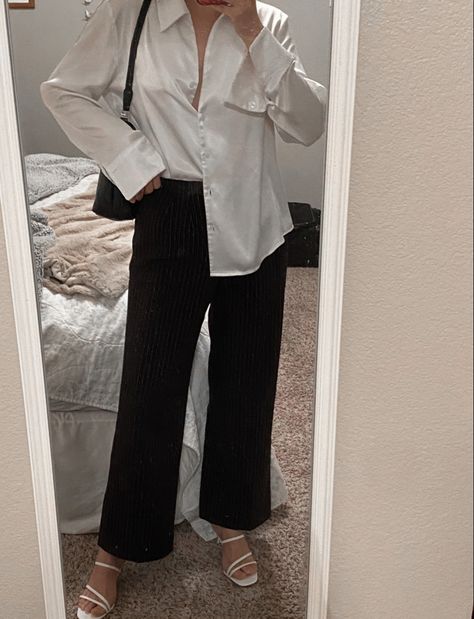 silk blouse, trousers, wide leg pants, kitten heels, mini bag, button down, black and white, simple outfit White Kitten Heels Outfit, White Simple Outfit, Black Wide Leg Pants Outfit, Moms Outfit, Fem Outfits, Kitten Heels Outfit, White Tops Outfit, White Satin Blouse, Black Pants Outfit