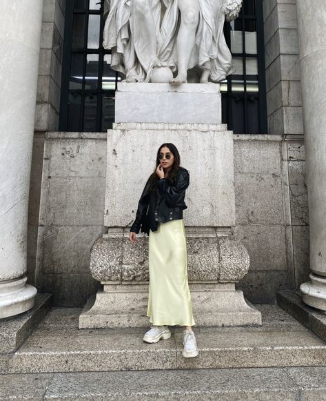 Silk dress, ootd, triple s balenciaga, leather jacket, tourist look Silk Dress Leather Jacket, Leader Jacket, Balenciaga Leather Jacket, Leather Jacket Dress, Dress Ootd, Balenciaga Leather, Silk Skirt, Photos Ideas, Silk Dress