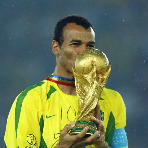 Rivaldo Cafu Brazil, Old Football Players, Brazil World Cup, Rivaldo, Arte Hip Hop, Marvel Superhero Posters, World Cup Winners, International Football, World Football