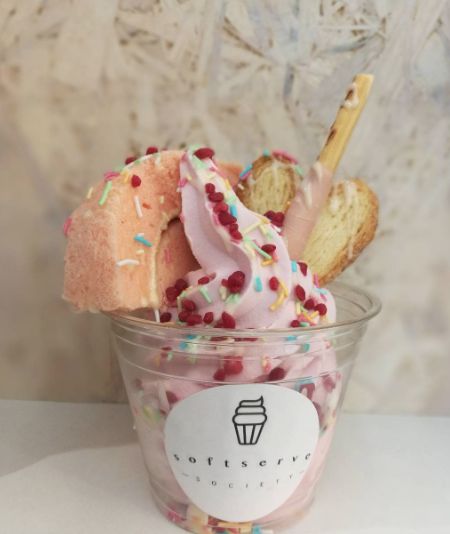 Strawberry Cheesecake Dessert, Ice Cream Business, Mini Cafe, Indulgent Food, Yogurt Smoothies, Soft Serve Ice Cream, London Food, Tiny Food, Ice Ice Baby