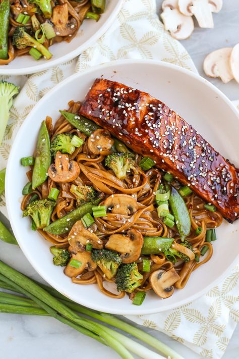 Asian BBQ Sesame Salmon with Noodles & Veggies - Zen & Spice Salmon With Noodles, Homemade Barbeque Sauce, Sesame Salmon, Salmon Noodles, Rosemary Roasted Chicken, Asian Bbq, Bbq Salmon, Fresh Salmon, Roasted Chicken Thighs