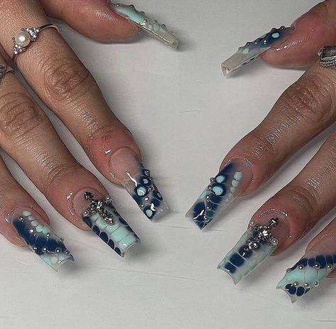 Blue nails Nails With A Lot Of Charms, Ballet Core Nails, Bohemian Nails, Cute Nail Ideas, Hippie Nails, Airbrush Nails, Edgy Nails, Grunge Nails, Cute Nail