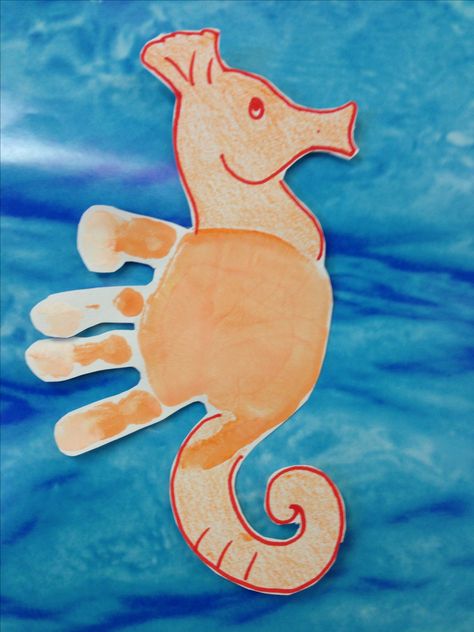 Handprint seahorse Seahorse Crafts, Hand Print Art, Sea Animal Crafts, Under The Sea Crafts, Sea Creatures Art, Seahorse Art, Sea Crafts, Horse Crafts, Footprint Art