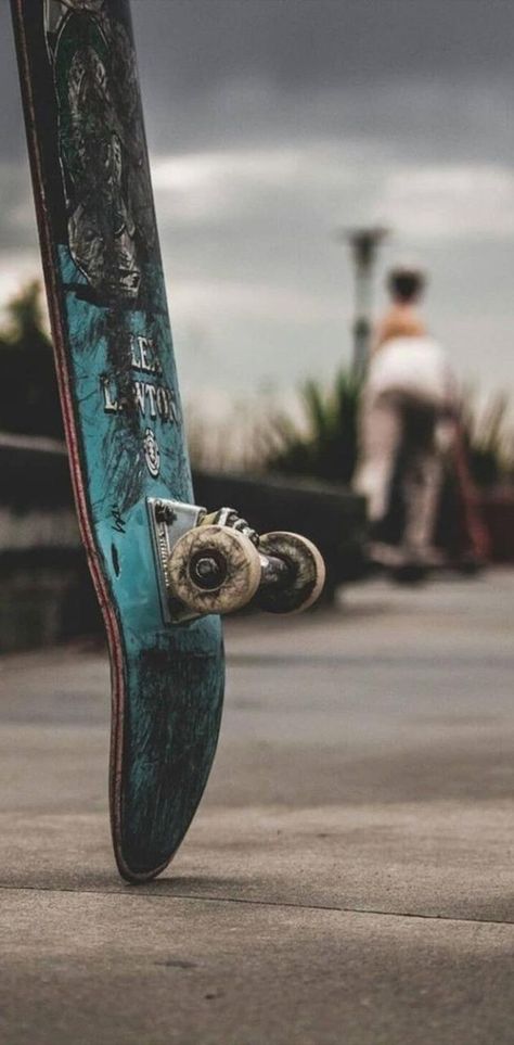 Skateboard Tumblr, Skateboard Wallpaper, Go Skateboarding Day, Skate Photography, Surfer Lifestyle, Skate Aesthetic, Skateboarding Tricks, Skateboard Aesthetic, Indie Photography