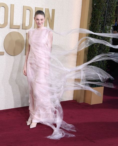 Old Hollywood Waves, Hunter Schafer, Prada Dress, Georges Chakra, Golden Globes Red Carpet, Philip Treacy, Rosamund Pike, Carey Mulligan, Elsa Schiaparelli