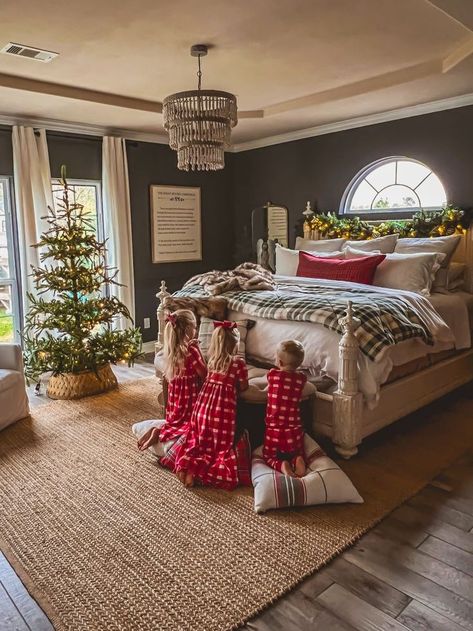 Three kids praying at the foot of a bed decorated for Christmas Holiday Bedroom Decor, Halloween Home Decor Ideas, Christmas Tree Decorating Tips, Holiday Bed, Christmas Tree Inspo, Holiday Bedroom, Pre Lit Garland, Cozy Halloween, Holiday Throw Pillow