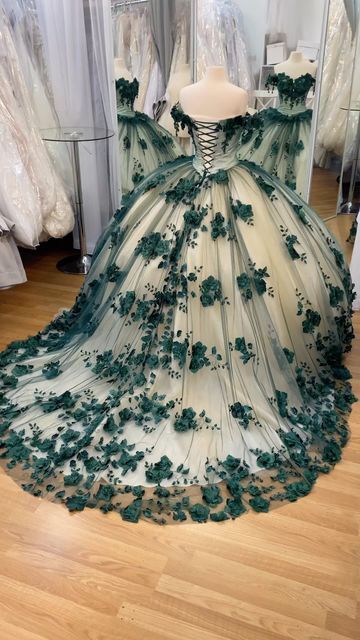 Quinceanera Dresses With Cape And Hood, Quince Dresses With Capes, Quince Dress Sleeves, White And Green Quinceanera Dresses, 15 Dresses Quinceanera Green, Olive Green Quinceanera Dresses, Quice Dresses, Quinceanera Dresses With Sleeves, Dark Green Quinceanera Dresses