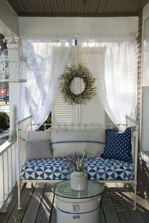 Love the porch Porch Bed, Shabby Chic Porch, Balkon Decor, Porch Swing Bed, Porch Life, Cottage Porch, Vintage Porch, Porch Sitting, Sleeping Porch