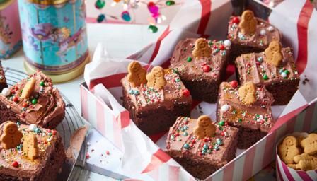 Holiday Bake Sale Ideas Christmas, Winter Bakes, Christmas Party Recipes, School Bake Sale, Preppy Food, Traybake Recipes, Chocolate Traybake, Christmas Bakes, Preppy Nails