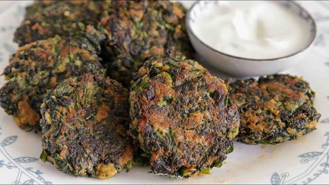 Healthy Spinach Patties Recipe Stuffed Mashed Potato Balls, Spinach Patties, Mashed Potato Balls Recipe, Potato Fritters Recipe, Stuffed Mashed Potatoes, The Cooking Foodie, Mashed Potato Patties, Potato Balls Recipe, Potato Latke Recipe