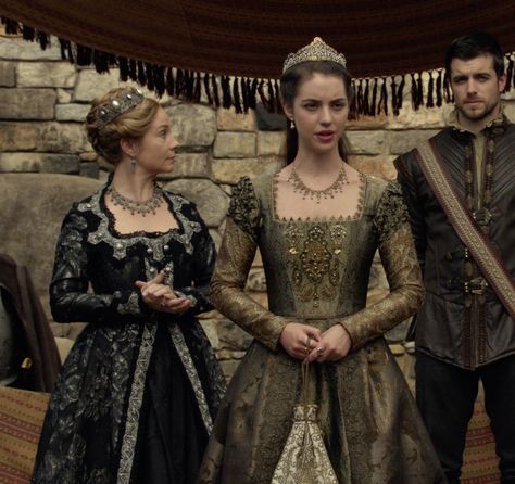 Catherine de Medici & Mary Stuart - "Pulling Strings" Season 4, Episode 9 Reign Season 4, Reign Outfits, Marie Stuart, Reign Tv Show, Reign Mary, Reign Fashion, Tudor Fashion, Reign Dresses, Catherine De Medici