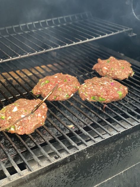 Elk Burgers, Elk Burger, Antelope Recipes, Elk Recipes, Smoked Burgers, Venison Burgers, Spicy Burger, Spiced Beef, Traeger Recipes