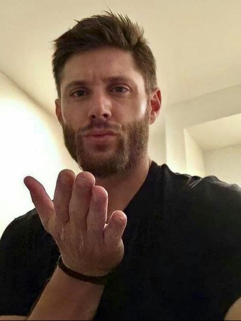 Jensen Ackles Selfie, Jason Ackles, Dean Winchester Shirtless, Jesen Ackles, Jared Padalecki Supernatural, Jensen Ackles Supernatural, Jensen Ackles Jared Padalecki, Supernatural Jensen, Candice King