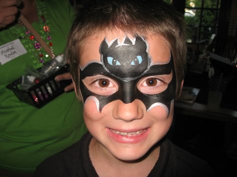 Toothless Toothless Dragon Face Paint, How To Train Your Dragon Face Paint, Monster Face Painting, Dragon Face Painting, Mime Face Paint, Face Painting For Boys, Dragon Birthday Parties, Dragon Face, Kids Face Paint