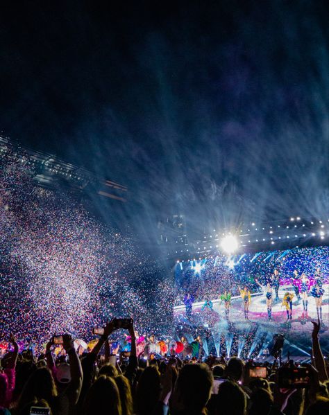 Eras Tour Crowd, Crowd Aesthetic, August Underground, Swiftie Core, Nola Trip, Eras Tour Aesthetic, Aesthetic Concert, Tour Aesthetic, Concert Crowd