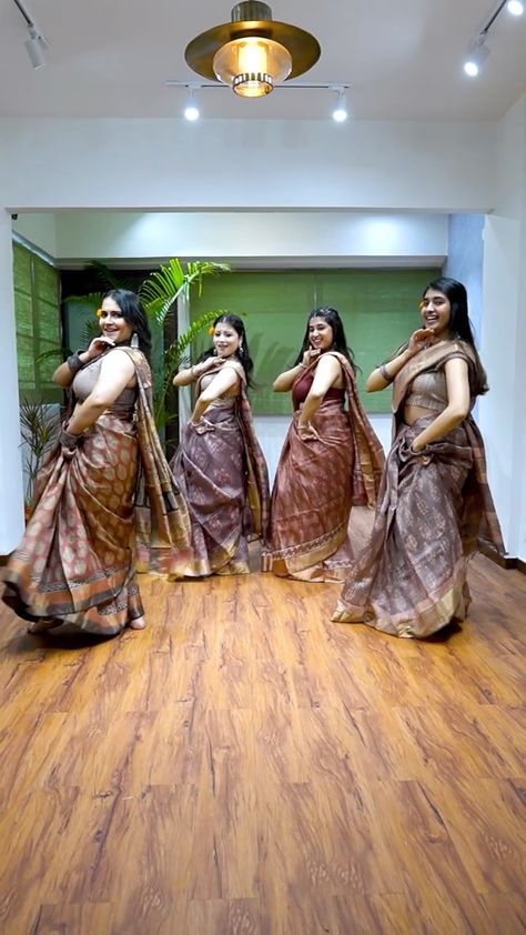 Lekhinee Desai shared a video on Instagram: “Wearing Sarees by @theindianethnicco and always promoting, supporting the traditional crafts of…” • See 206 photos and videos on their profile. Dance In Saree, Indian Wedding Songs, Simple Dance, Wedding Dance Songs, Wedding Dance Video, Dance Outfits Practice, Dance Lover, Hip Hop Dance Videos, Cool Dance Moves