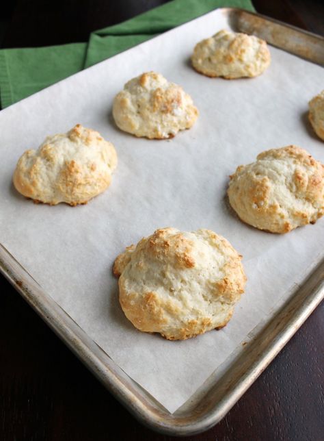 Greek Yogurt Drop Biscuits, Yogurt Biscuits Greek, Biscuits For One, Yogurt Biscuit Recipe, Greek Yogurt Biscuits, Yogurt Biscuits, Dinner Biscuit, Yogurt Drops, Drop Biscuits Recipe