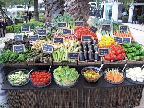 Beautiful Meals, Farmers Market Stand, Farmers Market Display, Restaurant Plates, Produce Market, Produce Stand, Vegetable Stand, Vegetable Shop, Board Signs