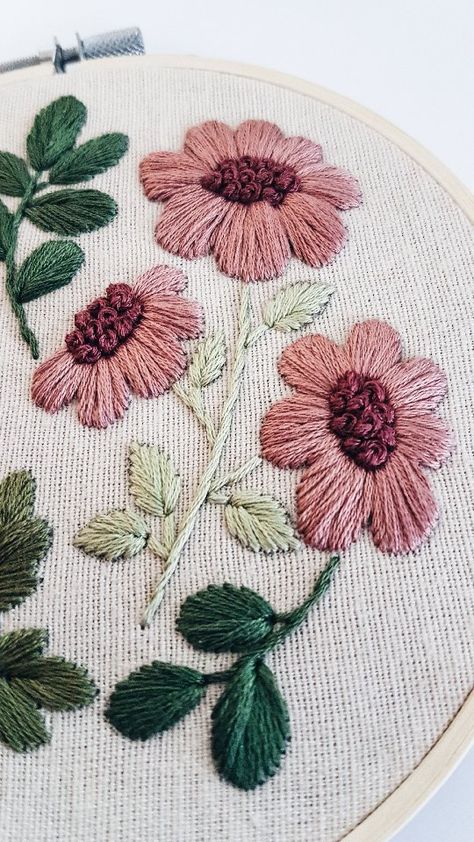 cupofneedles on Instagram: 6 inch PDF pattern + full video tutorial💕 Absolutely beginner friendly! Buy in my etsy shop link in bio!😉 Hand Embroidery For Beginners, Weaving Diy, Basket Weaving Diy, Floral Embroidery Patterns, Contemporary Embroidery, Simple Flower, Hand Embroidery Pattern, Flower Embroidery Designs, Modern Embroidery