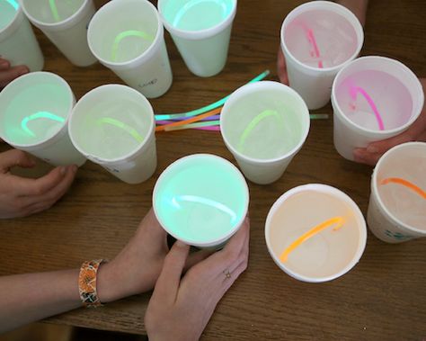 How do glow sticks work? Explore their chemistry by comparing what happens when you submerge them in different temperatures. Crafts With Glow Sticks, Science Lab Activities, Glow Science Experiments, Glow Stick Experiment, Birthday Stem Activities, Glow Day Science Activities, Glow Stick Science Experiment, Light Theme Preschool Activities, Kids Chemistry Experiments