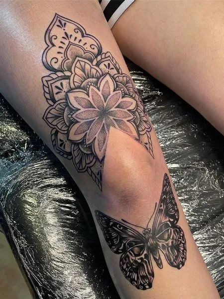 Mandala Butterfly Tattoo Mandala Tattoo Leg, Tato Mandala, Mandala Tattoos For Women, Tato Paha, Gargoyle Tattoo, Mandala Hand Tattoos, Tattoo Dotwork, Muster Tattoos, More Feminine