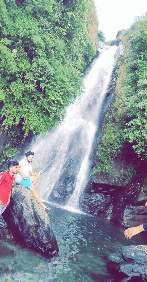 #snapchat#streak#snap#travel#ride#chill#nature#hills#mountain#waterfall Waterfall Snapchat Story, Mountain Snapchat Stories, Waterfall Snap, Mountain Snap, Mountain Waterfall, Snapchat Streak, Hand Pic, Girl Hand, Cute Instagram Pictures