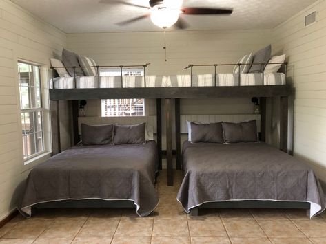 Bunk Loft, Triple Bed, Bunk Bed Rooms, Cabin Renovation, Diy Bunk Bed, Cabin Bedroom, Top Bunk, Moving Home, Bedroom Closet Design