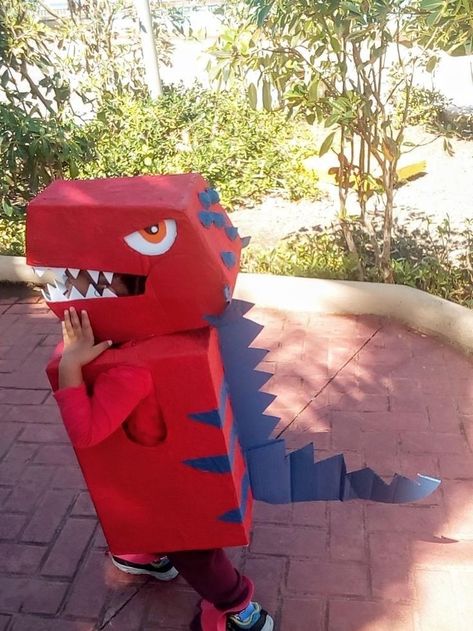 Dinosaur Diy Costume, Kids Puppet Theater, Diy Dinosaur Costume, Diy Fantasia, Fancy Dress Costumes Kids, Cardboard Costume, Dino Costume, Dinosaur Halloween, Halloween Infantil