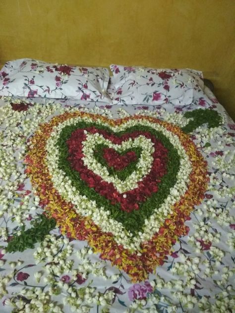 Simple Bed Decoration For Wedding Night, Simple First Night Room Decoration, First Night Room Decoration, First Night Room, Night Room Decoration, Wedding Night Room Decorations, Bedroom Flowers, Night Bed, Floral Bedroom Decor