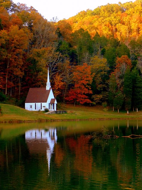 Old Country Churches, Church Pictures, Take Me To Church, Old Churches, Country Church, Autumn Scenes, Church Architecture, Church Building, Autumn Scenery