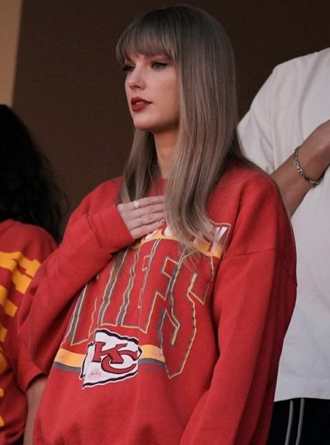 Taylor Swift Fotos, Chiefs Game, Blonde Cat, Taylor Swift Cute, Estilo Taylor Swift, Swift Photo, Taylor Swift Wallpaper, Long Live Taylor Swift, Taylor Swift Fan