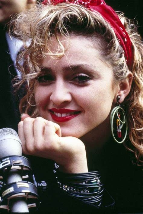 80 Rock Outfits Women, Madonna Style, 80s Madonna, Madonna Fashion, Fashion 60s, Madonna 80s, Madonna Photos, Melanie Griffith, American Hairstyles