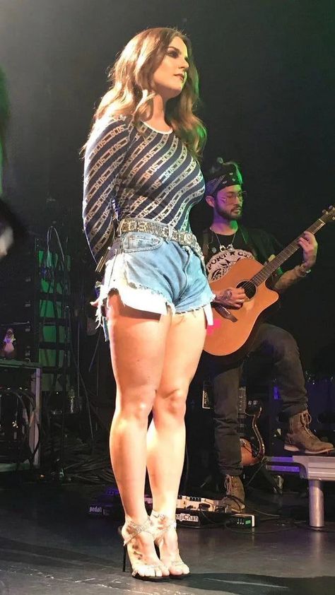 Jojo Singer, Jojo Levesque, Great Legs, Victoria Justice, Fitness Workout For Women, Female Singers, Celebrity Pictures, Summer Outfits, Memes