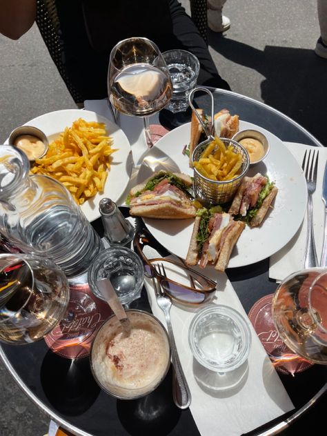 Sandwiches Lunch, In Paris Aesthetic, Paris Brunch, Lunch In Paris, Wine Aesthetic, Brunch Cafe, Paris Vibes, Cafe Aesthetic, Paris Aesthetic