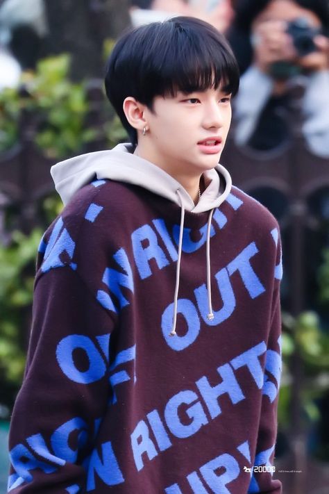 Hyunjin Stray Kids Guy Friends, Korean Boy, Drama Queens, Hwang Hyunjin, Jimin Jungkook, Fan Fiction, Kpop Boy, Monsta X, Mixtape