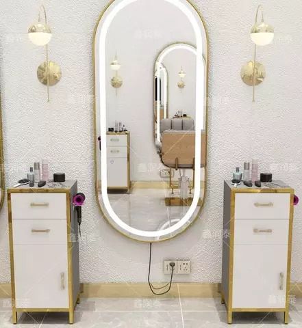 Diy Mirror With Lights, Simple Haircut, Barber Shop Chairs, Salon Mirror, Hair Salon Interior Design, Hair Salon Chairs, Salon Mirrors, Barber Chairs, Spa Room Decor