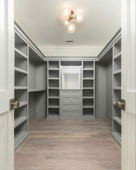 Large Closet Layout, 7x7 Closet Walk In, U Shaped Closet Walk In, Luxury Closet Ideas, Master Closet Built Ins, Master Closet Designs, Corner Closet Ideas, Vanity In Closet, Walkin Closet Ideas