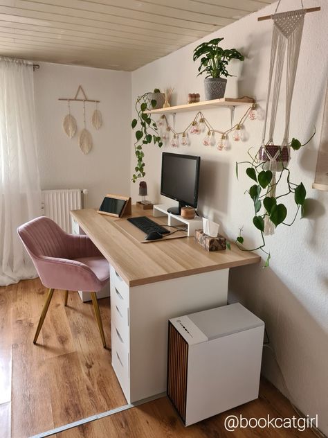 Cozy Computer Desk, Boho Desk Bedroom, Desk And Shelves, Office And Makeup Room Combo, Cozy Study Space, Office Area In Living Room, Boho Desk, Bureau Aesthetic, Bed On The Floor Ideas