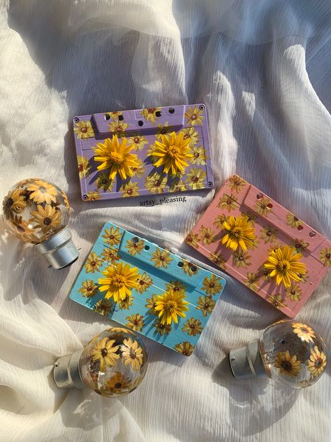 Cute pastel cassettes, sunflower prints, flatlays, aesthetic, pastel purple, pastel pink, pastel blue. Pretty painting, upcycling art Cassette Painting Ideas, Casette Aesthetic, Cassettes Aesthetic, Cassette Painting, Cassette Art, Cassette Tape Art, Vinyl Record Art Ideas, Vinyl Art Paint, Record Painting