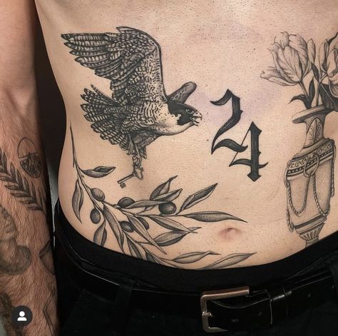 Bird Of Prey Tattoo, New Tattoo Styles, Terrible Tattoos, American Traditional Tattoo Ideas, Traditional Tattoo Ideas, Torso Tattoos, Tattoo Inspiration Men, 4 Tattoo, Flash Tattoo Designs