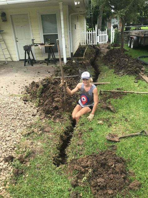 How to Install a French Drain (Torrential Rain Drainage Solution) Diy French Drain, Yard Drainage System, Rock Drainage, Downspout Drainage, French Drain Installation, French Drain System, Yard Drainage, Diy Handyman, Handyman Projects