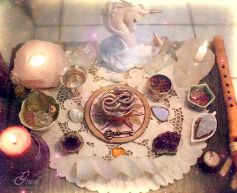 Faery Altar by ~GrailSidhe on deviantART - Pinned by The Mystic's Emporium on Etsy Fairy Alter, Faerie Altar, Fairy Offerings, Fairy Altar, Altar Inspiration, Pagan Inspiration, Celtic Christianity, Sacred Space Altar, Spiritual Altar