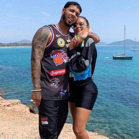 Anuel Aa And Karol G, Latin Artists, Rapper Style, Gangsta Style, James Rodriguez, Cute Tumblr Wallpaper, Trap Music, Famous Men, Cute Couples Goals