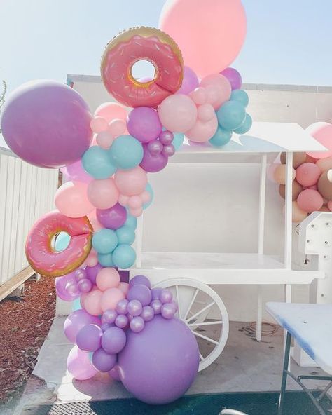 Your Dream Theme Events on Instagram: "DoNot GrowUp 🍩 💜 #donutgrowup #donutgrowupparty #donuts🍩 #1stbirthday #balloons #centralvalleyballoons #balloongarland #balloonsetup #balloondecor #balloons🎈 #balloonstylist #candycart" Donut Balloons, Donut Balloon Arch, Donut Balloon Garland, Donut Themed Baby Shower Ideas, Doughnut Party, Grown Up Parties, Sprinkle Donut, Sprinkle Party, Baby Shower Desserts