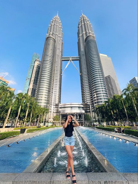 Kuala Lumpur Outfit Ideas, Kuala Lumpur Photo Ideas, Genting Highlands Outfit, Malaysia Photoshoot, Malaysia Outfit Ideas, Kl Aesthetic, Kuala Lumpur Malaysia Aesthetic, Malaysia Ootd, Ootd Malaysia