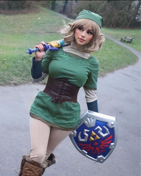 Link ( The legend of Zelda ) Legend Of Zelda Cosplay, Steampunk Halloween Costumes, Zelda Costume, Childhood Cartoons, Link Cosplay, Legend Of Zelda Costume, Zelda Cosplay, Hot Halloween Outfits, Chinese Fashion Street