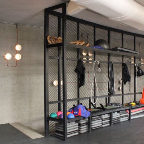 Industrial Gym, Deco Spa, Boutique Fitness Studio, Boutique Gym, Gym Space, Gym Design Interior, Yoga Studio Design, Fitness Boutique, Gym Interior