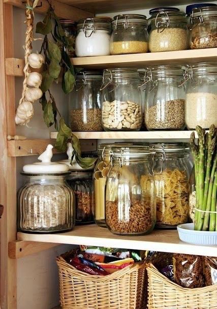 Tinctures Recipes, Organized Pantry, Slow Living, Kitchen Pantry, Cottage Homes, House Inspo, Country Kitchen, 인테리어 디자인, Dream Kitchen