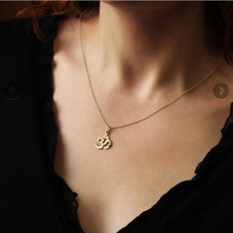 Rudraksha Necklace Women, Om Locket Gold, Rudraksha Jewelry, Jewelry Necklace Simple, Earring Inspo, Locket Design, Om Pendant, Gold Jewellry, Fancy Jewellery Designs