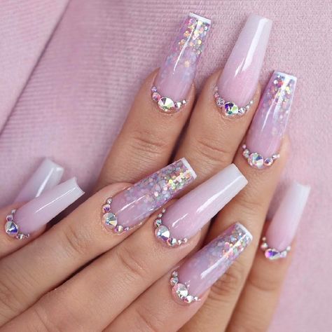 Purple Diamond Nails, Coffin Rhinestone Nails, Light Purple Glitter Nails, Long Rhinestone Nails, Rhinestone Nails Designs Bling, Purple Bling Nails, Rhinestone Nails Designs, Nails Light Purple, Nails With Crystals